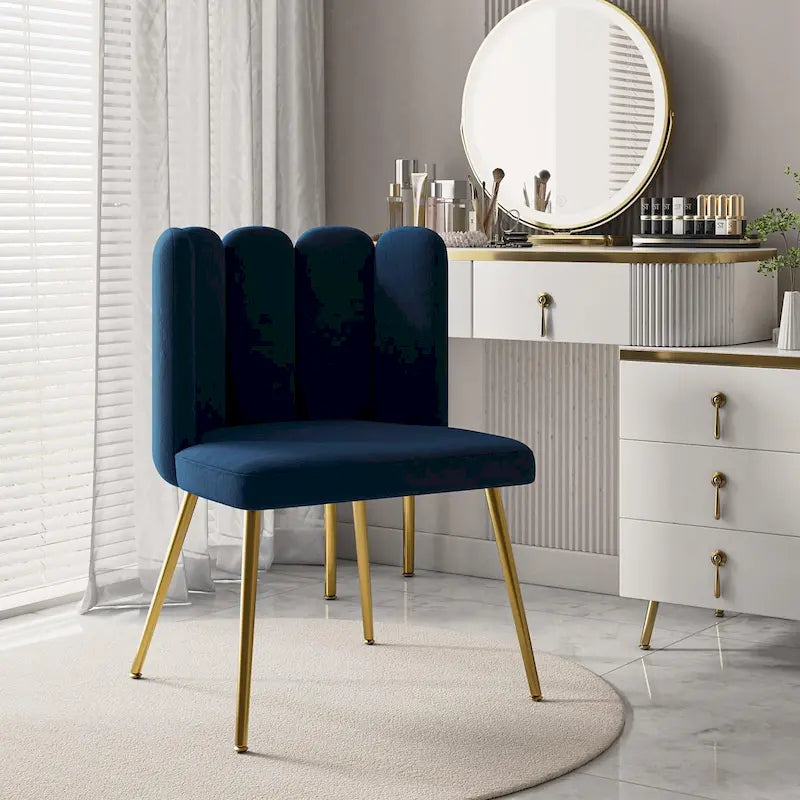 Chaise d'appoint à dossier capitonné