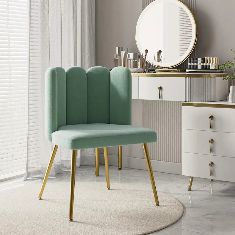 Chaise d'appoint à dossier capitonné