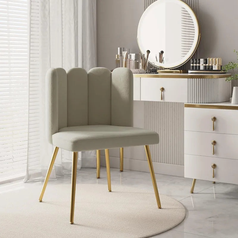 Chaise d'appoint à dossier capitonné