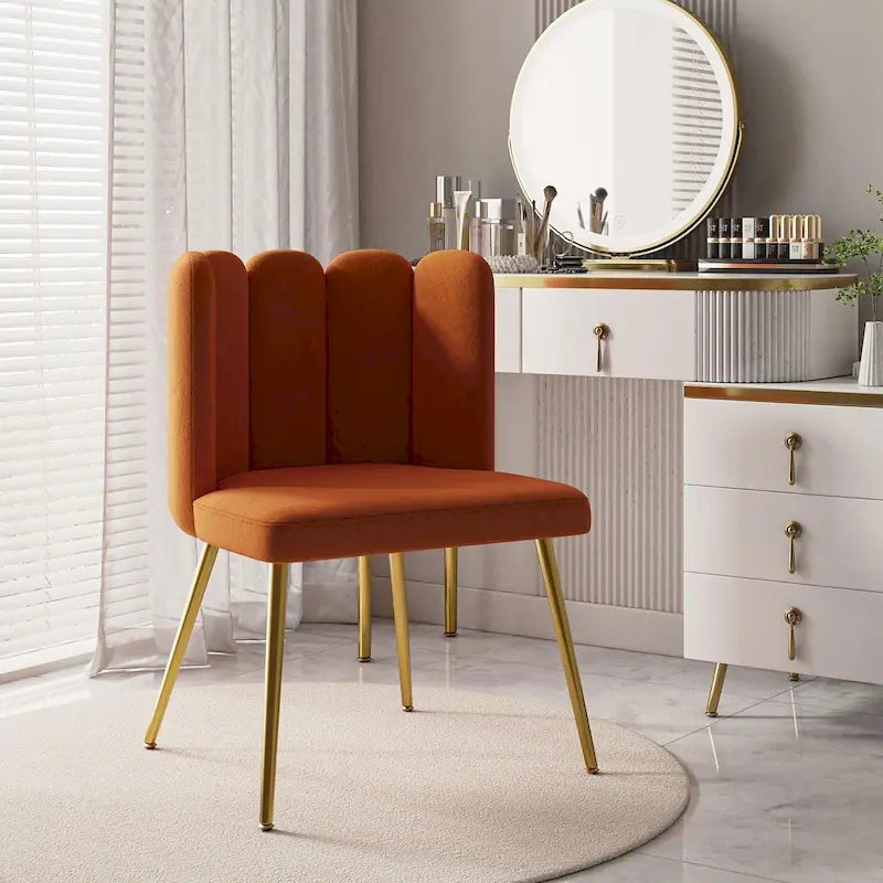 Chaise d'appoint à dossier capitonné