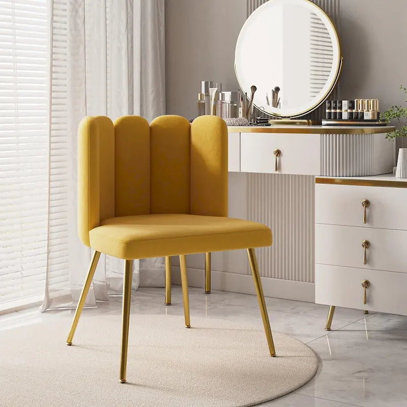Chaise d'appoint à dossier capitonné