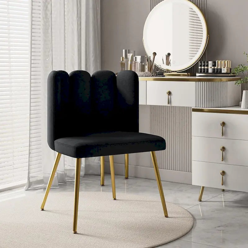 Chaise d'appoint à dossier capitonné