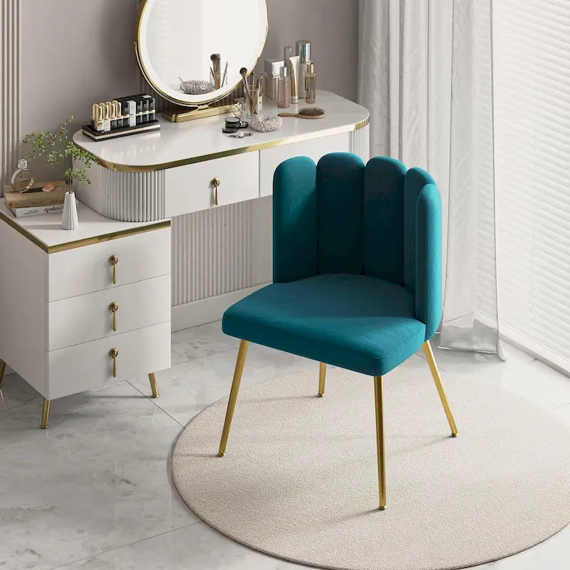 Chaise d'appoint à dossier capitonné
