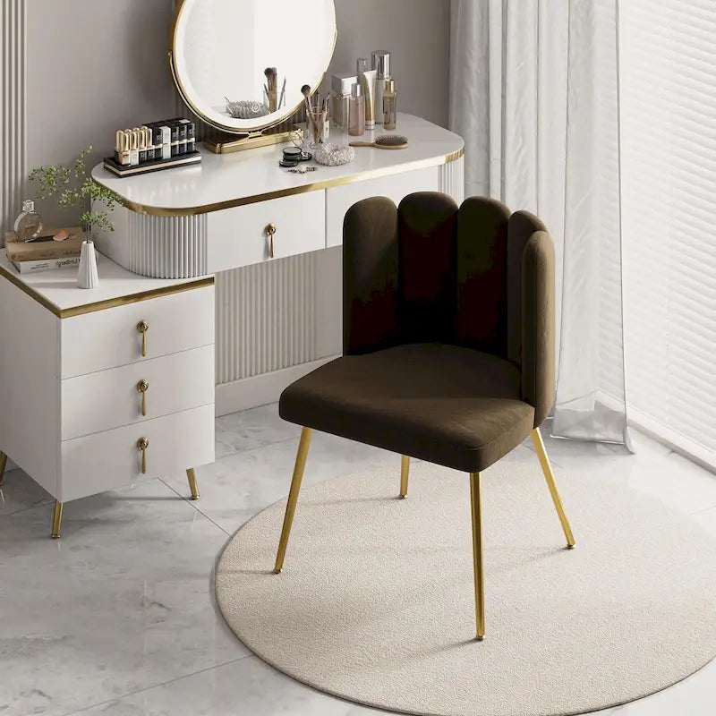 Chaise d'appoint à dossier capitonné