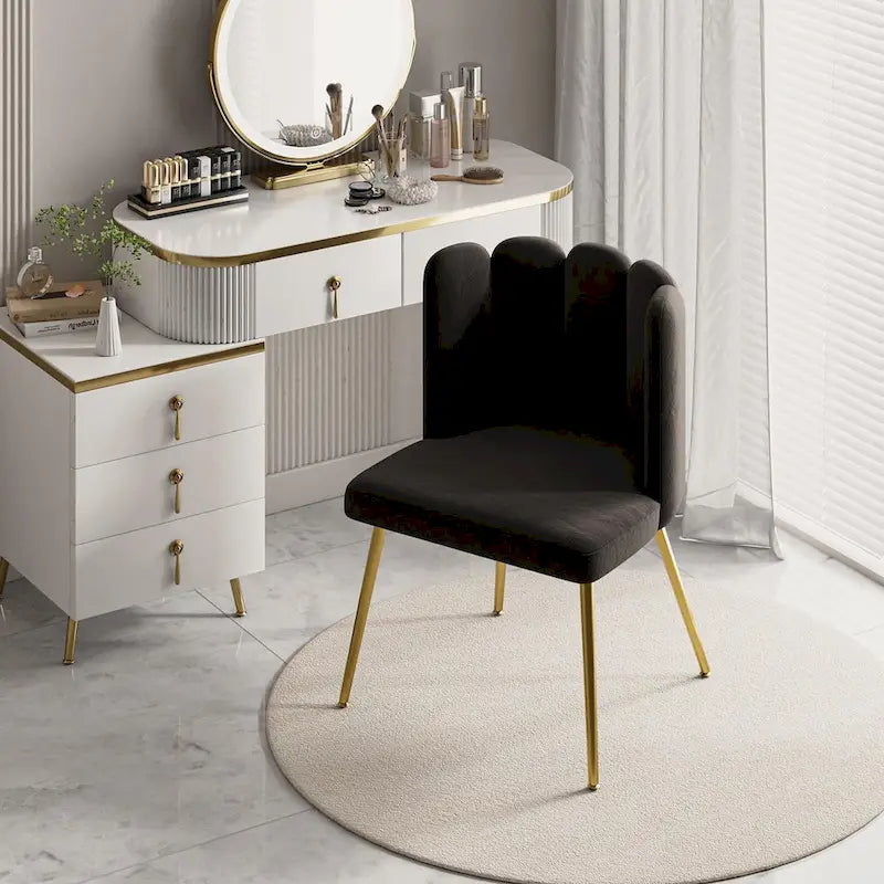 Chaise d'appoint à dossier capitonné