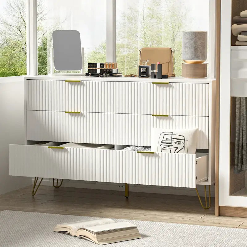 Commode à tiroirs cannelés pour chambre à coucher